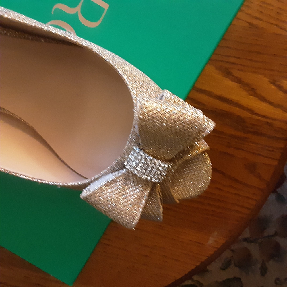 J.Renee Gold Women's Shoes with Bow Sz 11W - Picture 2 of 4